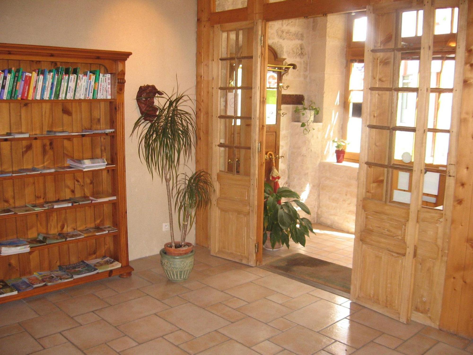 唐琼酒店 Aulnay  外观 照片