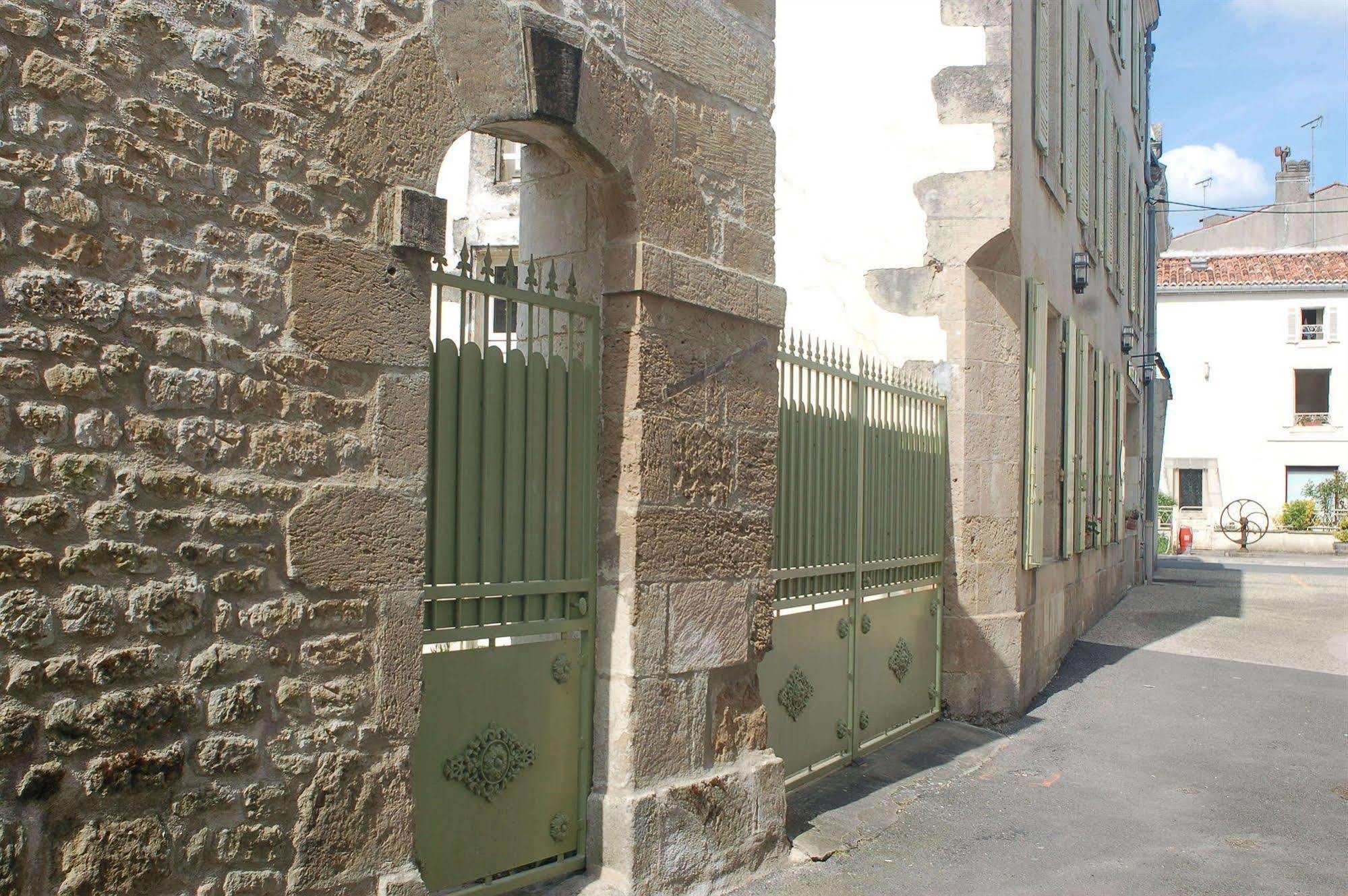 唐琼酒店 Aulnay  外观 照片