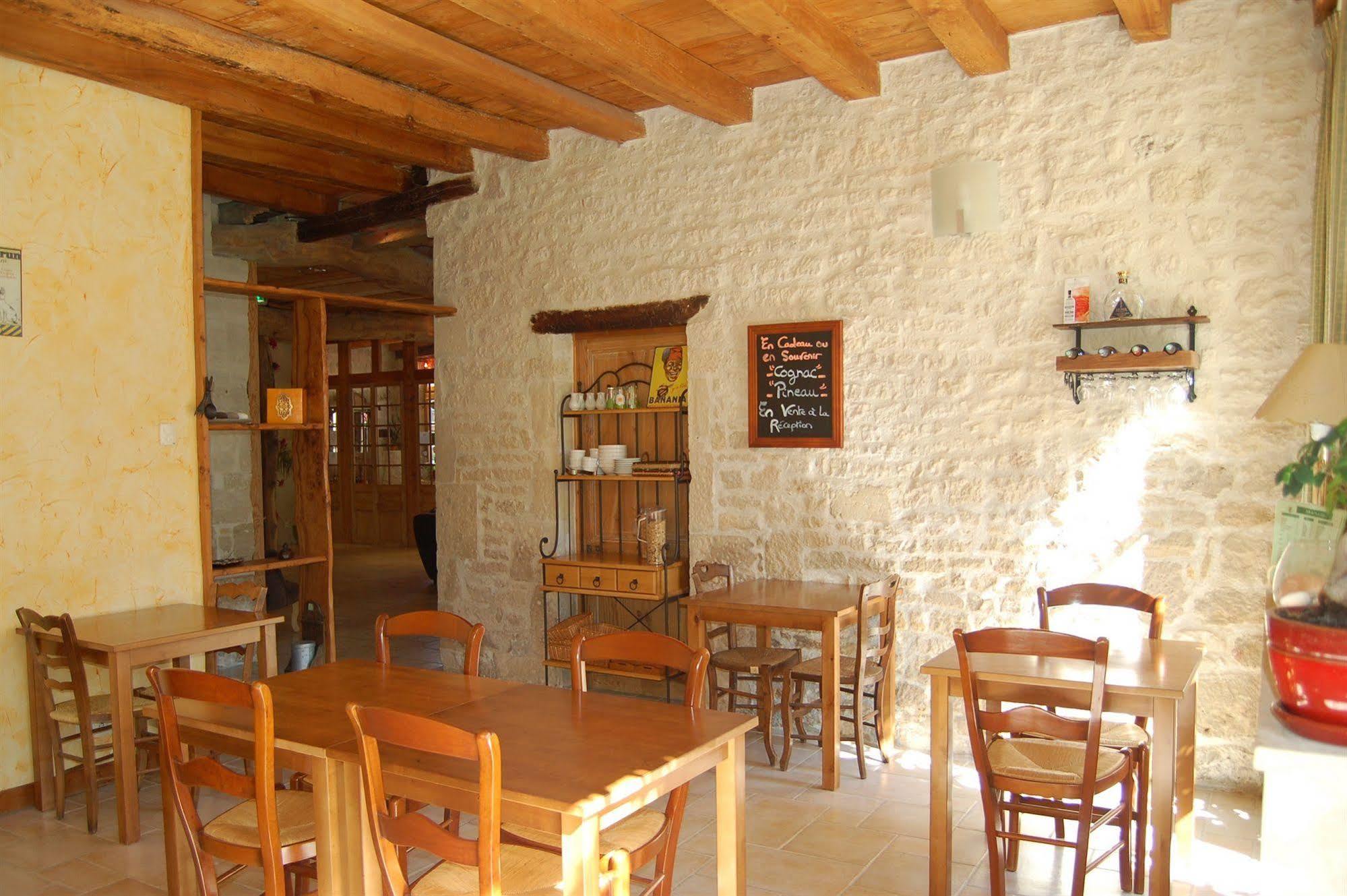 唐琼酒店 Aulnay  外观 照片