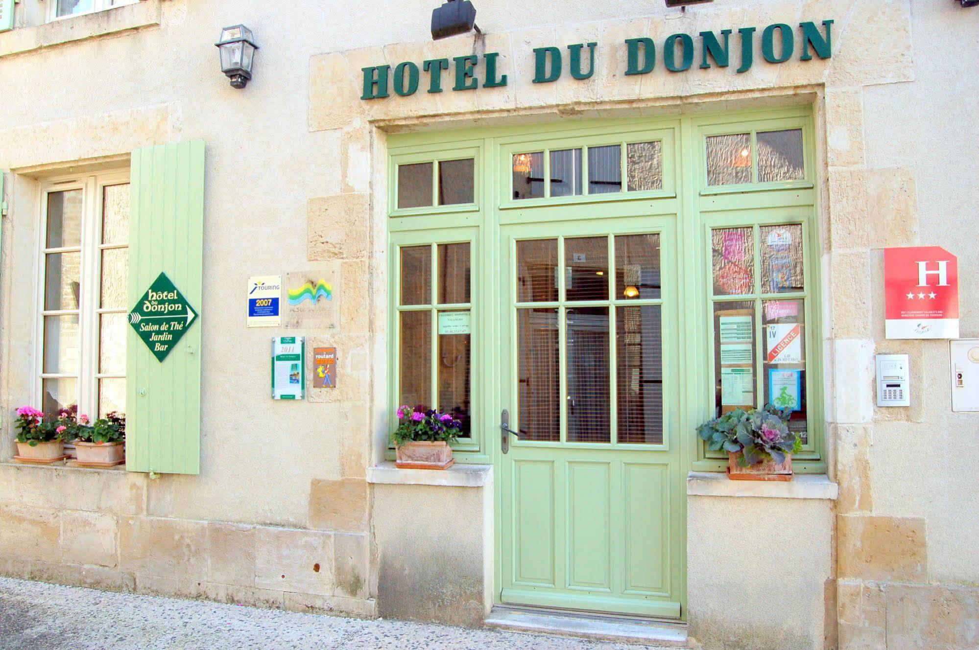 唐琼酒店 Aulnay  外观 照片